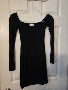 Wilfred Black Long-Sleeve Off-Shoulder Stretch Dress